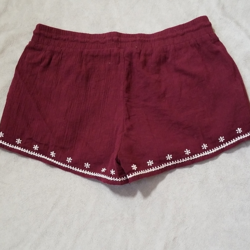 Embroidered Shorts - Picture 2 of 3